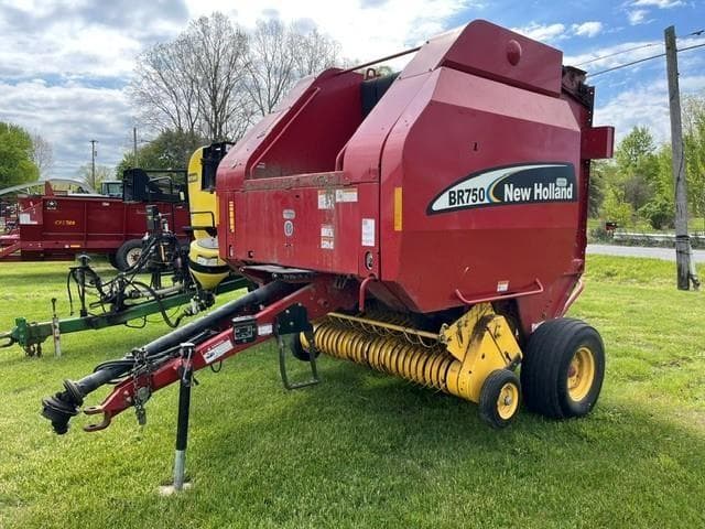 Image of New Holland BR750 equipment image 1