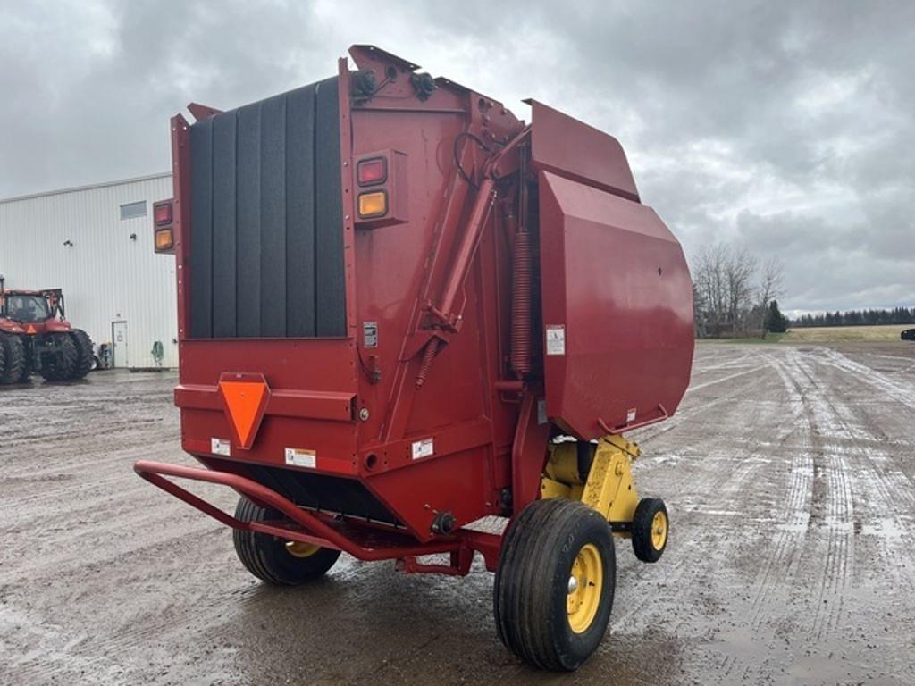 Image of New Holland BR750 Primary Image