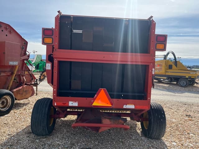 Image of New Holland BR770 equipment image 2