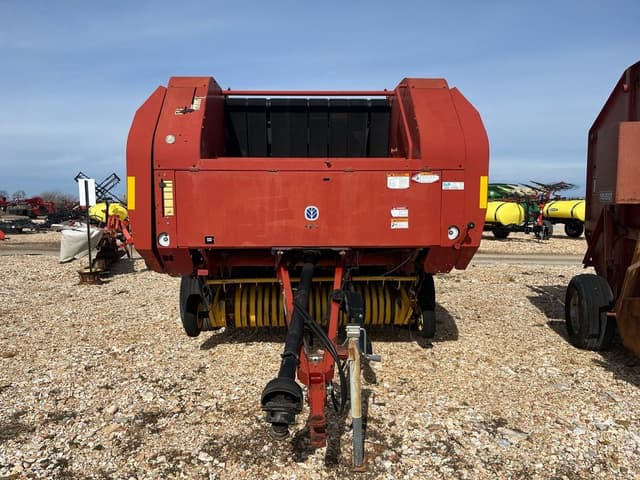 Image of New Holland BR770 equipment image 4