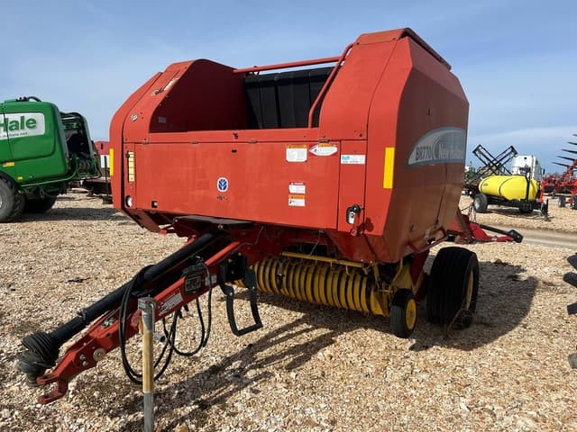 Image of New Holland BR770 equipment image 3