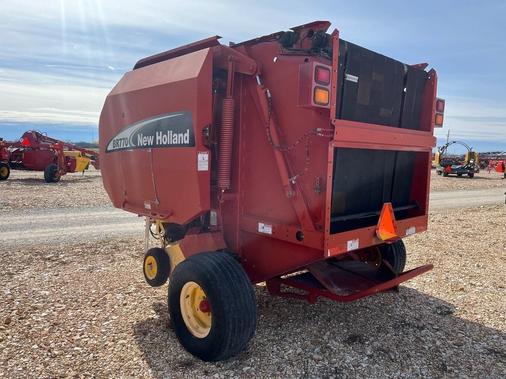 2003 New Holland BR770 Equipment Image0