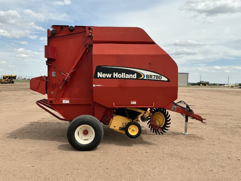 2003 New Holland BR780 Equipment Image0