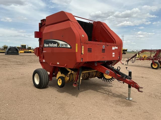 Image of New Holland BR780 equipment image 1