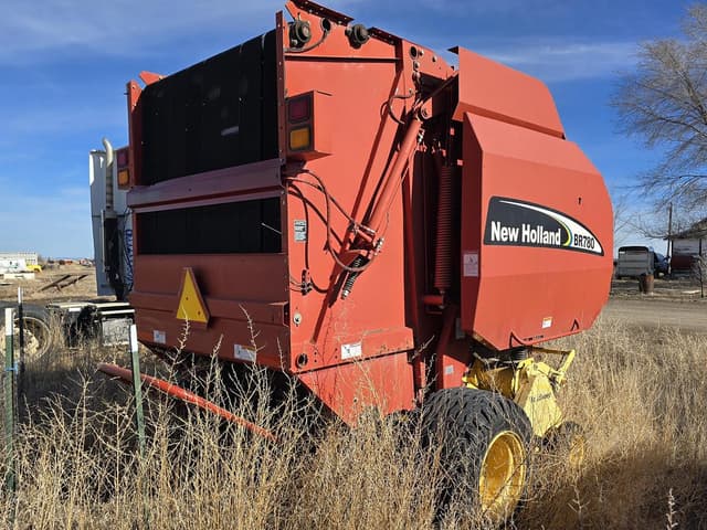 Image of New Holland BR780 equipment image 3