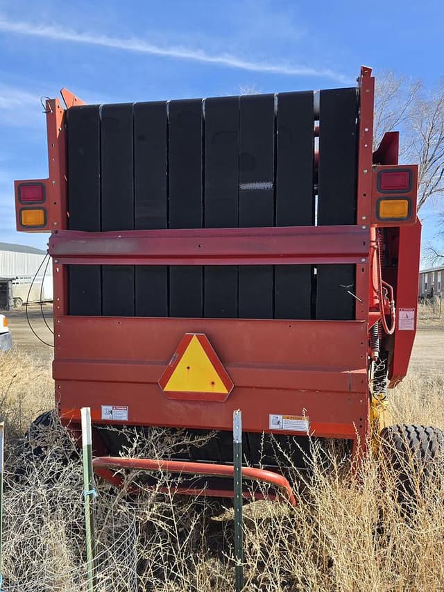 Image of New Holland BR780 equipment image 2