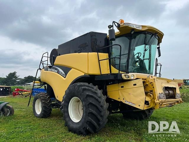 Image of New Holland CR940 equipment image 4