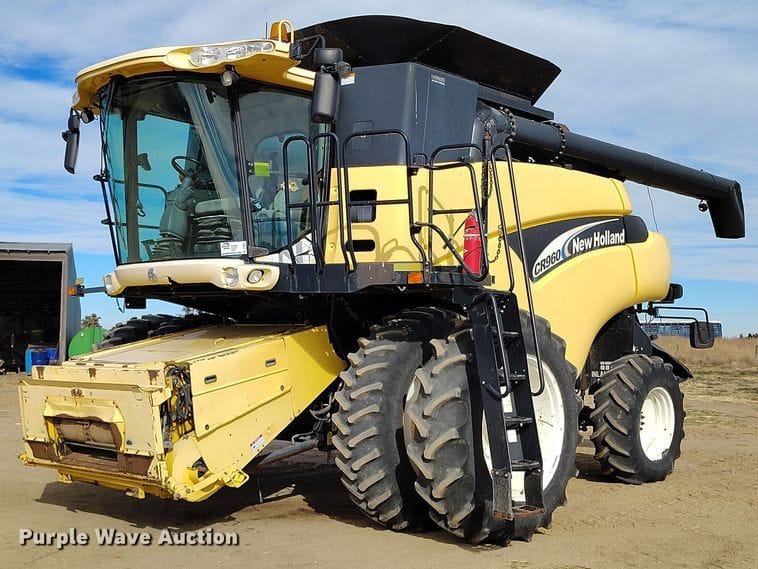 2003 New Holland CR960 Equipment Image0