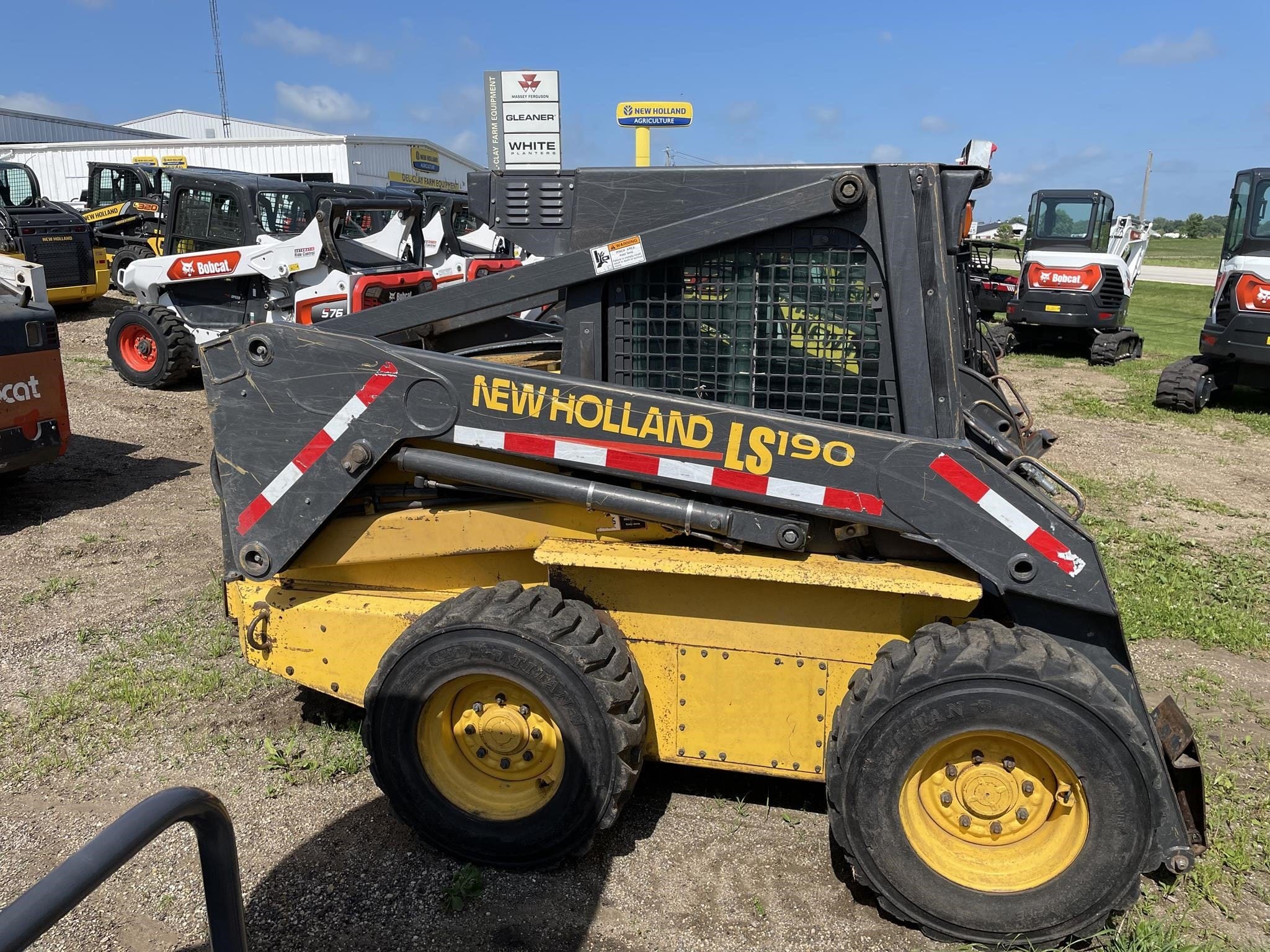 2003 New Holland LS190 Equipment Image0