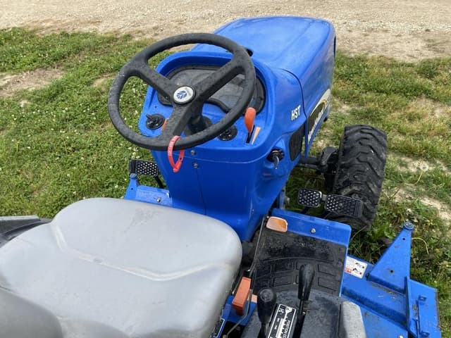 Image of New Holland TC24DA equipment image 4