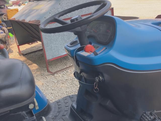 Image of New Holland TC29D equipment image 4