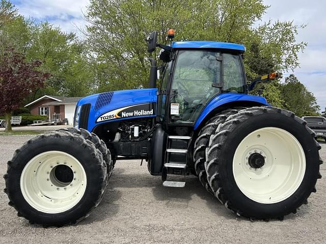 Image of New Holland TG285 equipment image 2