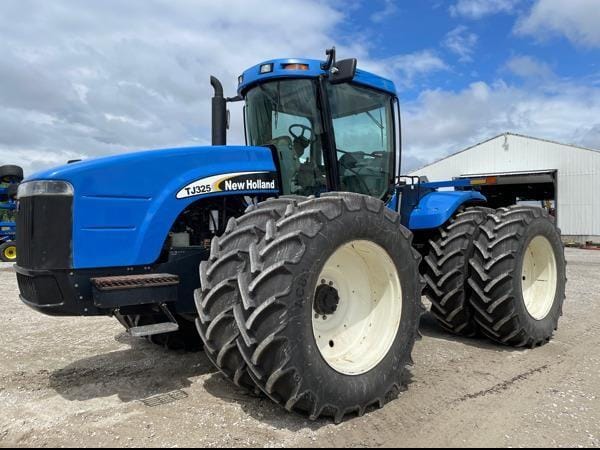 2003 New Holland TJ325 Equipment Image0