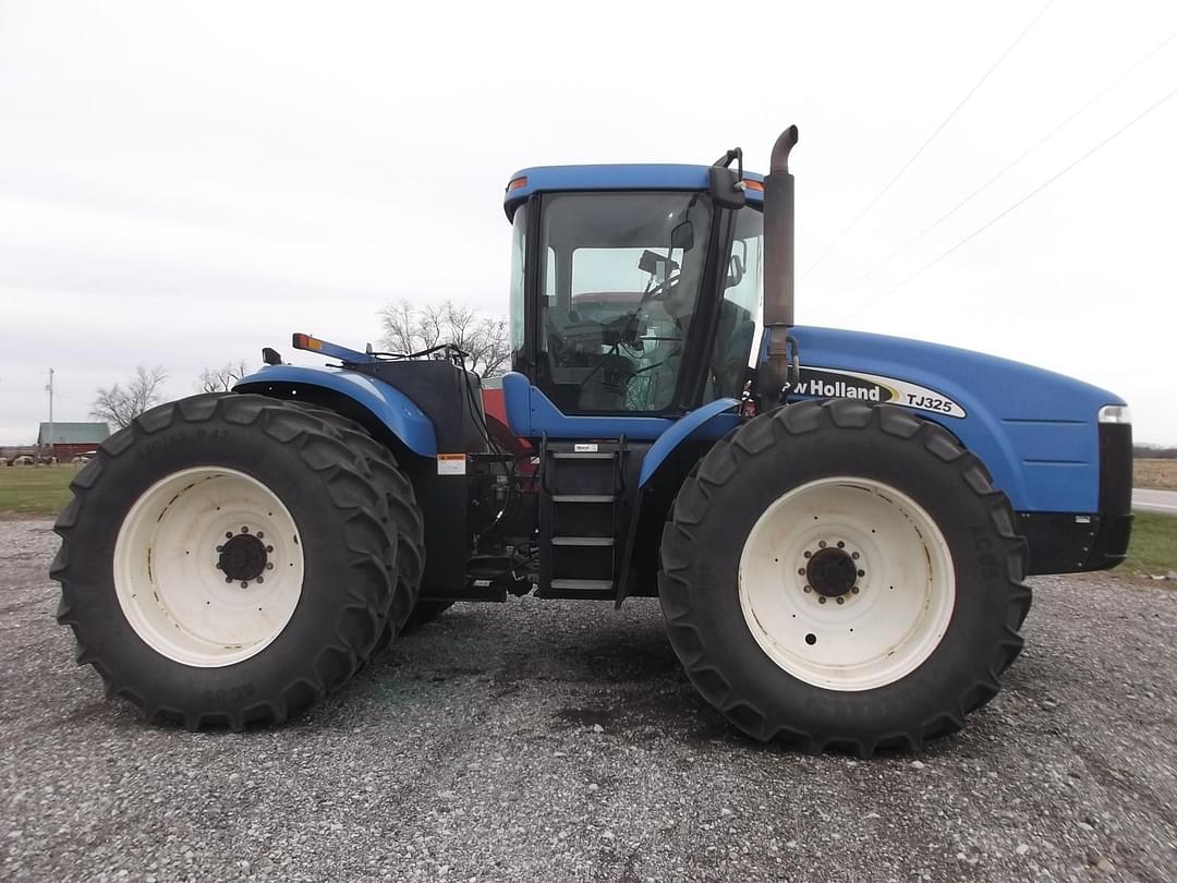 Image of New Holland TJ325 Primary image