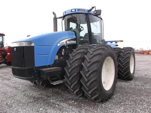 Image of New Holland TJ325 equipment image 3