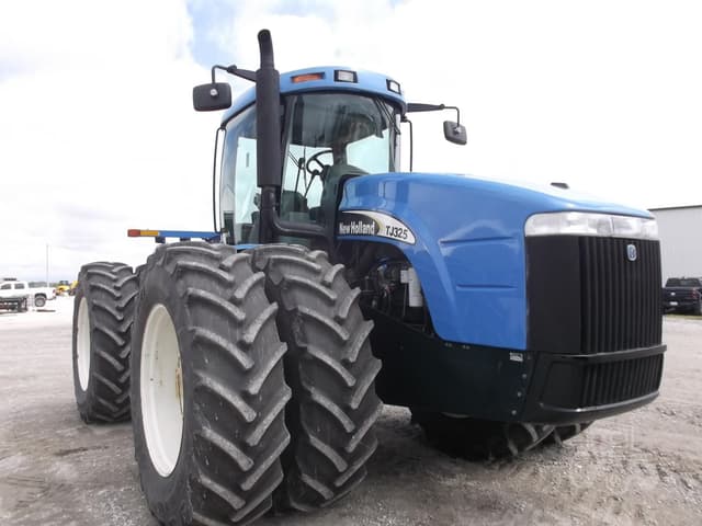 Image of New Holland TJ325 equipment image 2