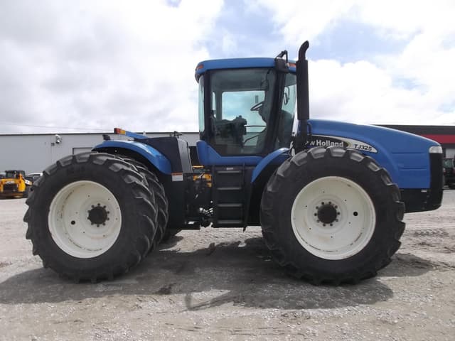 Image of New Holland TJ325 equipment image 3