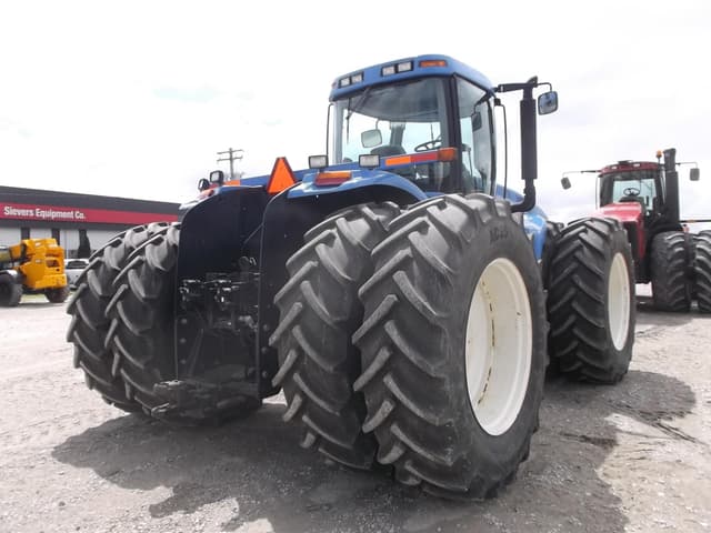 Image of New Holland TJ325 equipment image 4