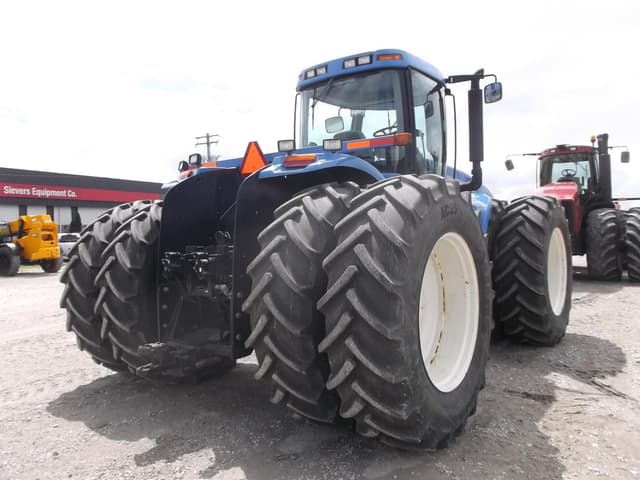 Image of New Holland TJ325 equipment image 4