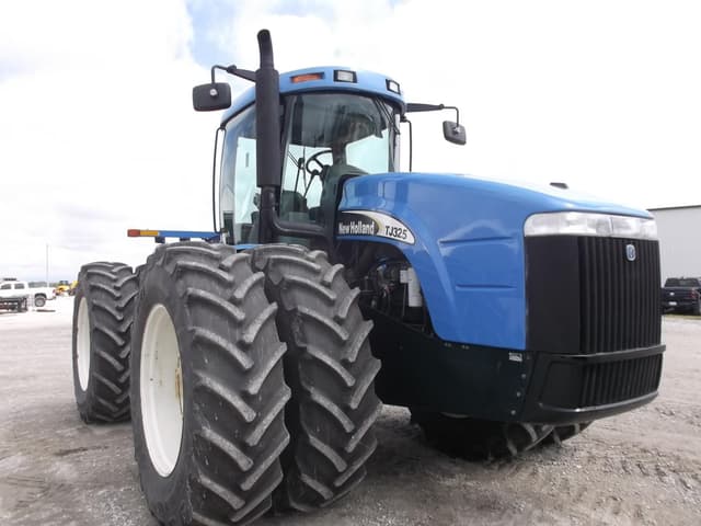 Image of New Holland TJ325 equipment image 2