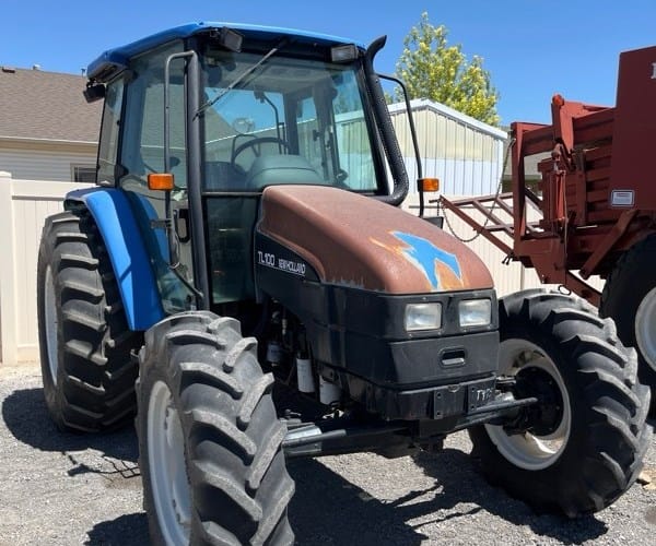 2003 New Holland TL100 Equipment Image0
