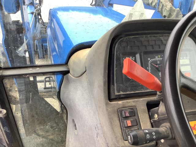 Image of New Holland TM130 equipment image 2