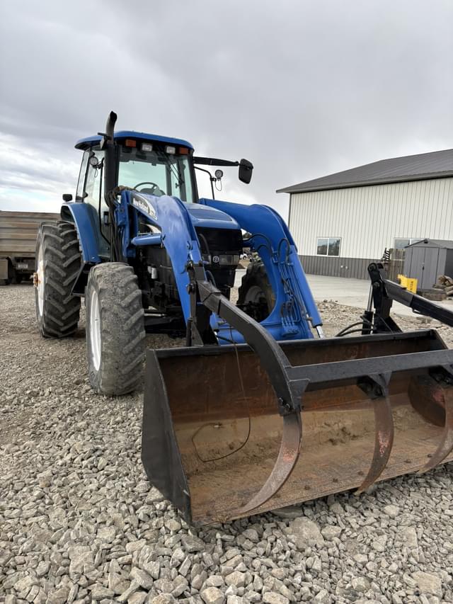 Image of New Holland TM175 equipment image 2