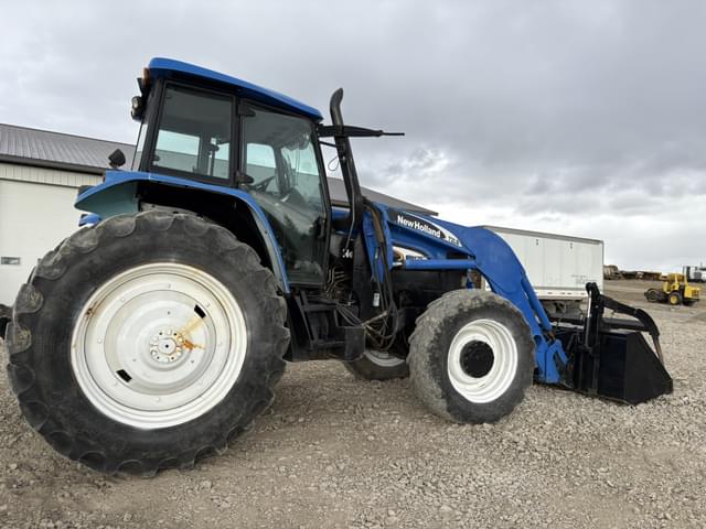 Image of New Holland TM175 equipment image 4