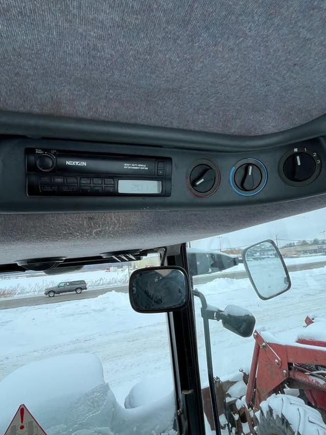 Image of New Holland TM190 equipment image 4