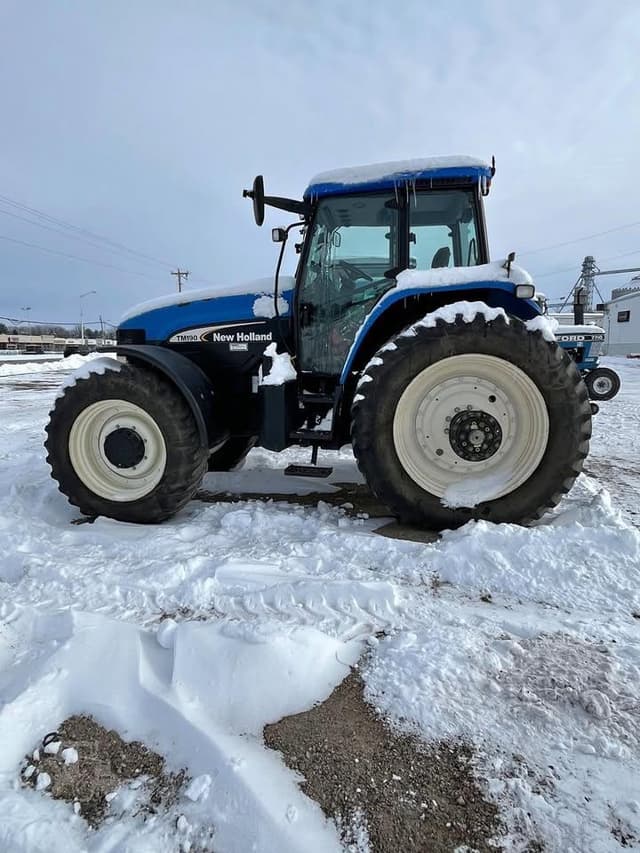 Image of New Holland TM190 equipment image 2
