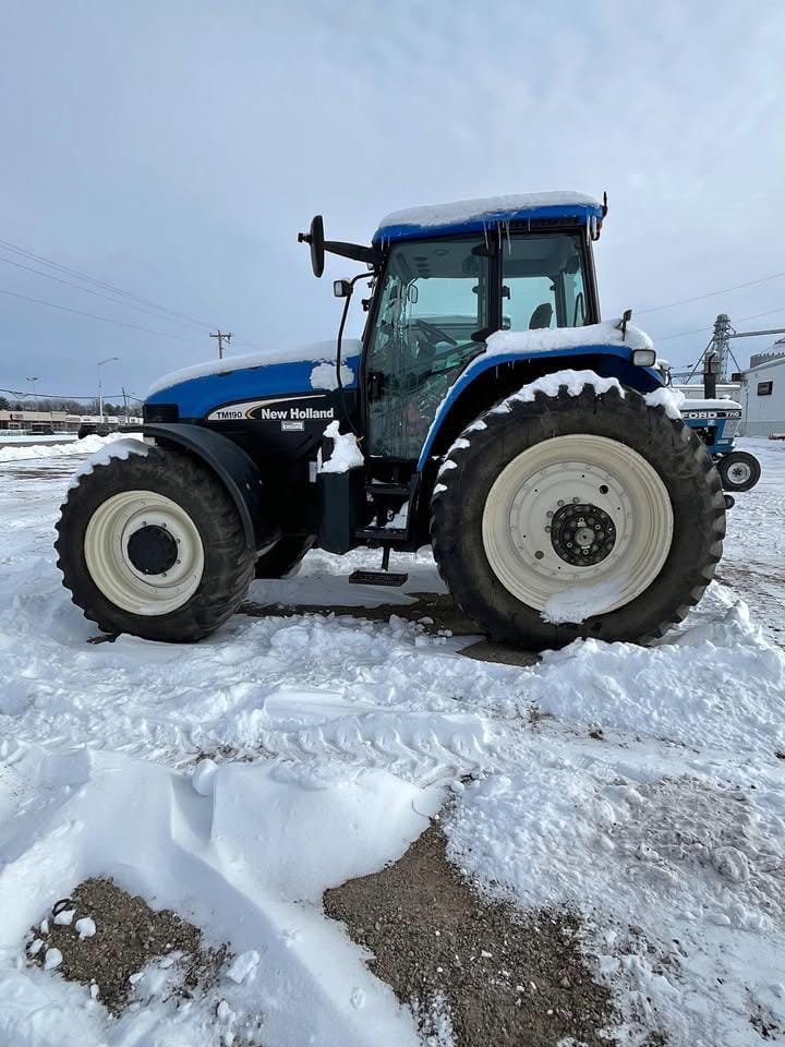 2003 New Holland TM190 Equipment Image0