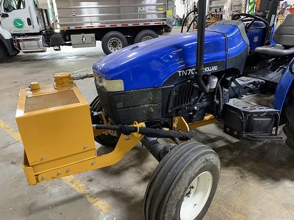 Image of New Holland TN70A equipment image 4