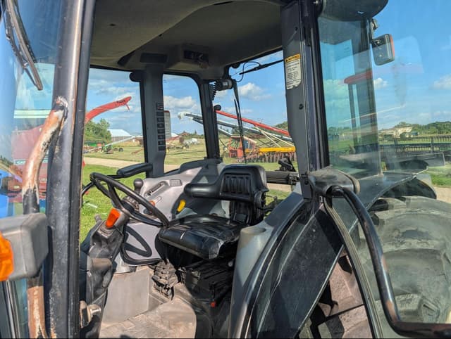 Image of New Holland TN75 equipment image 4