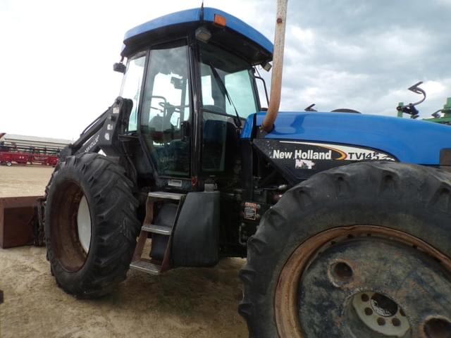 Image of New Holland TV145 equipment image 3