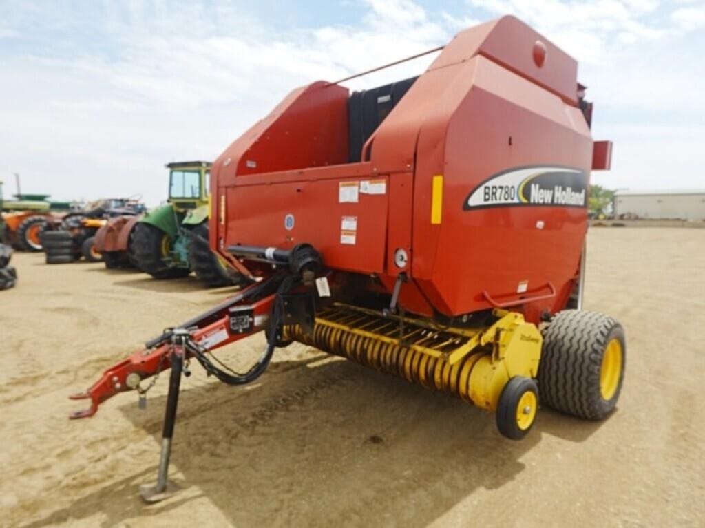 2003 New Holland BR780 Equipment Image0
