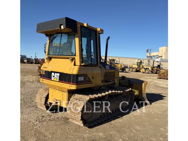 Image of Caterpillar D5G equipment image 2