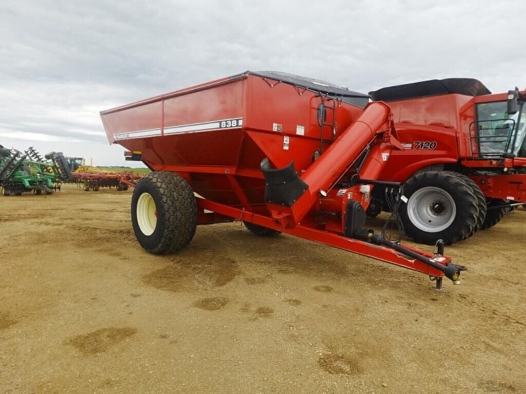 2003 Parker 838 Equipment Image0