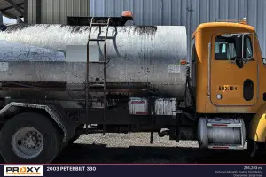 2003 Peterbilt 330 Image