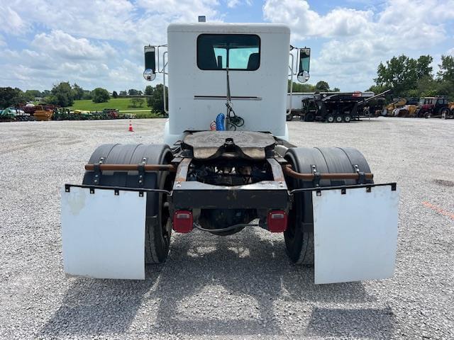 Image of Peterbilt 330 equipment image 4