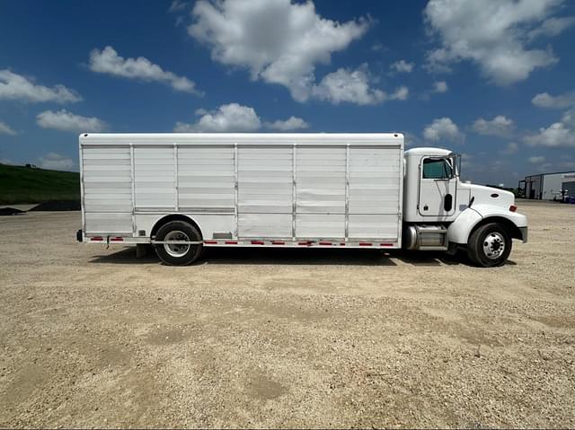 Image of Peterbilt 330 equipment image 3