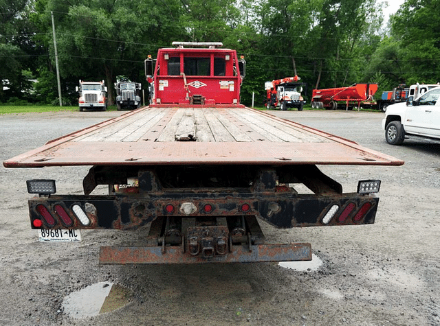 Image of Peterbilt 330 equipment image 3