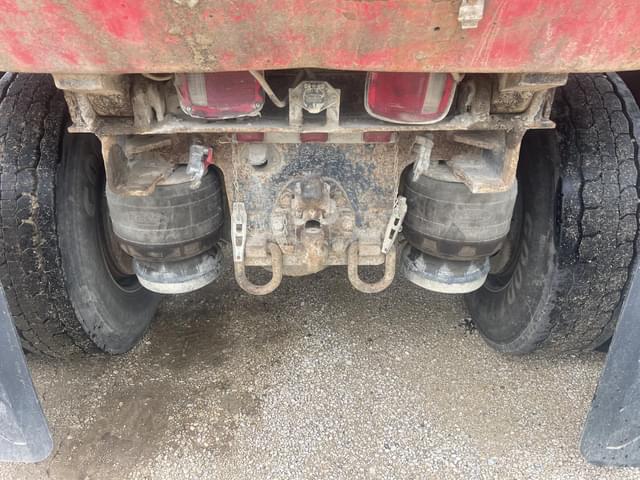 Image of Peterbilt 330 equipment image 4