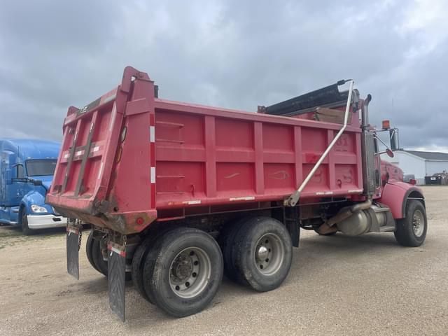 Image of Peterbilt 330 equipment image 2