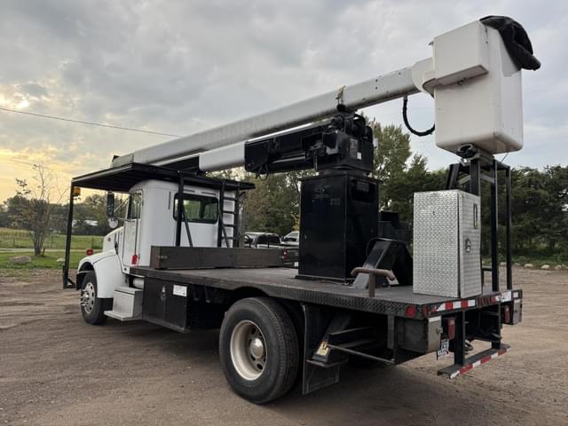 Image of Peterbilt 330 equipment image 2