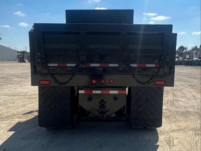 Image of Peterbilt 330 equipment image 3