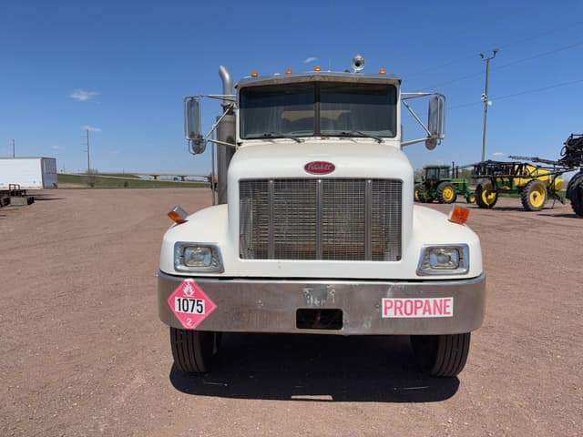 Image of Peterbilt 330 equipment image 1