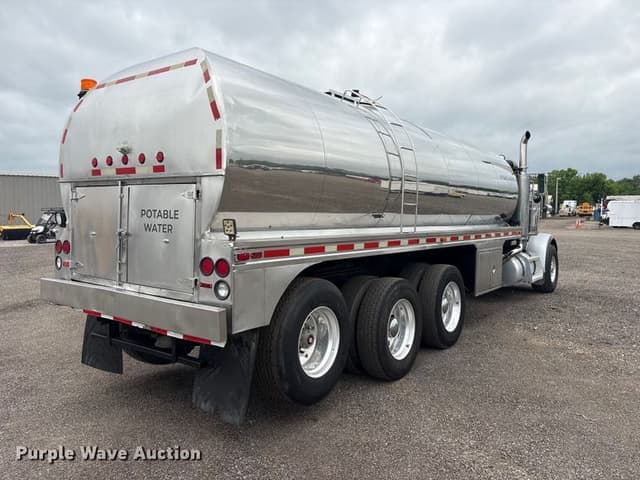 Image of Peterbilt 357 equipment image 4