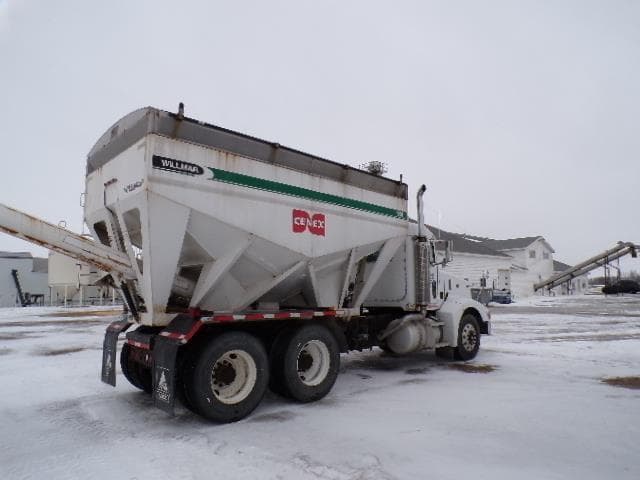 Image of Peterbilt 377 equipment image 3