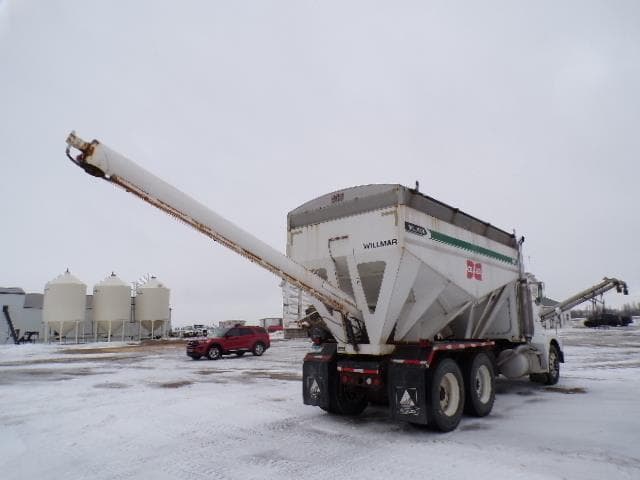 Image of Peterbilt 377 equipment image 4