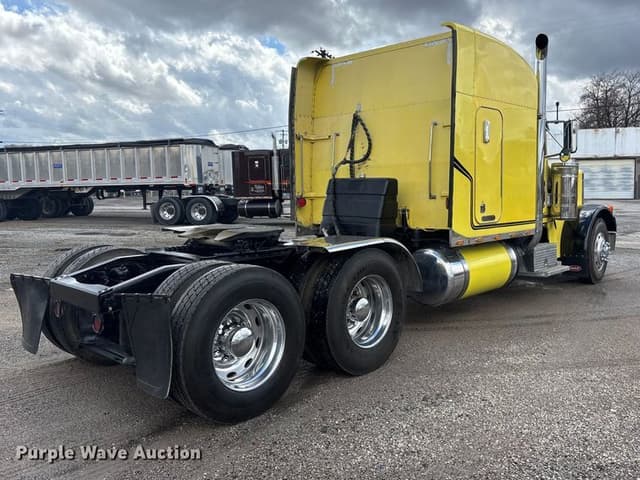 Image of Peterbilt 379 equipment image 4